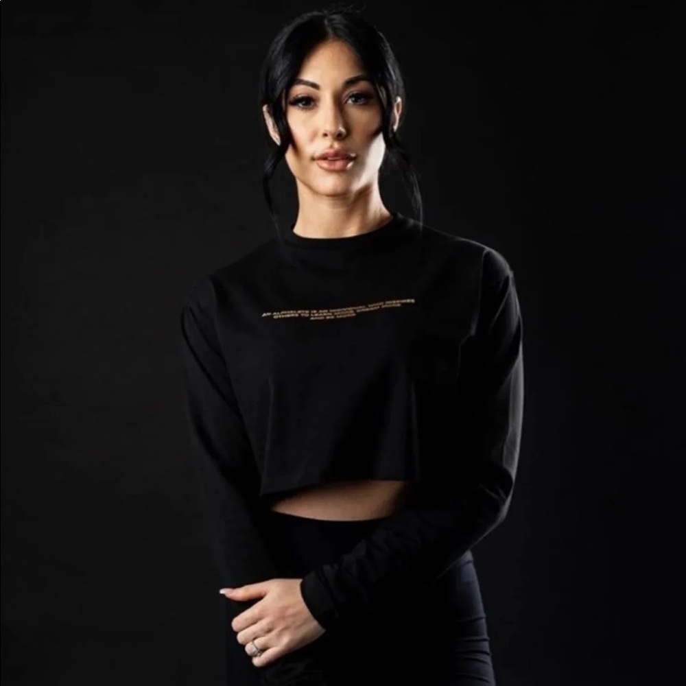 Legacy Oversized Long Sleeve Crop Gold
Signature
